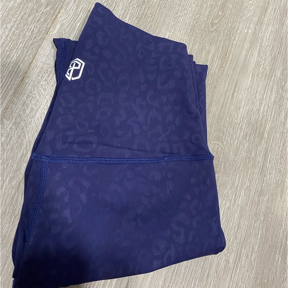 Born primitive leggings, blue cheetah print, Size small